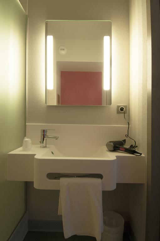 B&B Hotel La Rochelle Beaulieu Puilboreau Room photo